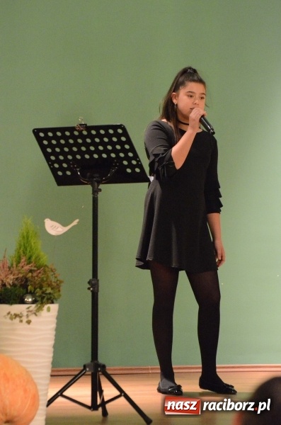 Zdjęcie w galerii na portalu naszraciborz.pl: Koncert Jesienny w wykonaniu wokalistów Studia Muzyki, Piosenki i Teatru ARS  wiadomości z regionu