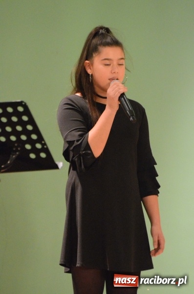 Zdjęcie w galerii na portalu naszraciborz.pl: Koncert Jesienny w wykonaniu wokalistów Studia Muzyki, Piosenki i Teatru ARS  wiadomości z regionu