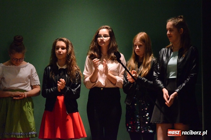 Zdjęcie w galerii na portalu naszraciborz.pl: Koncert Jesienny w wykonaniu wokalistów Studia Muzyki, Piosenki i Teatru ARS  wiadomości z regionu