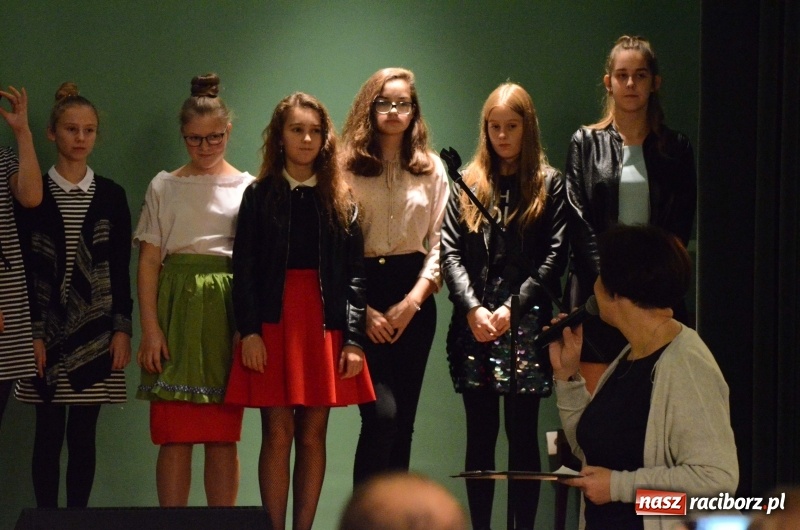 Zdjęcie w galerii na portalu naszraciborz.pl: Koncert Jesienny w wykonaniu wokalistów Studia Muzyki, Piosenki i Teatru ARS  wiadomości z regionu