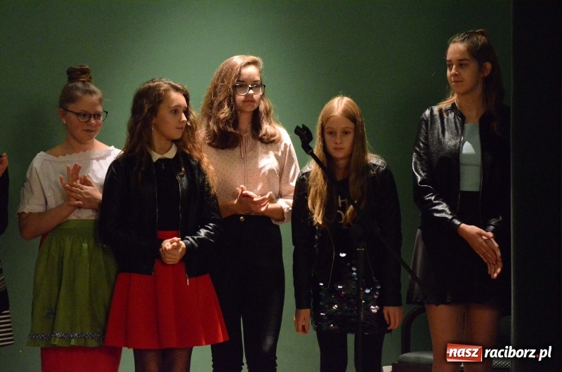 Zdjęcie w galerii na portalu naszraciborz.pl: Koncert Jesienny w wykonaniu wokalistów Studia Muzyki, Piosenki i Teatru ARS  wiadomości z regionu