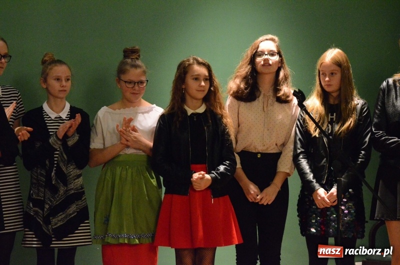 Zdjęcie w galerii na portalu naszraciborz.pl: Koncert Jesienny w wykonaniu wokalistów Studia Muzyki, Piosenki i Teatru ARS  wiadomości z regionu