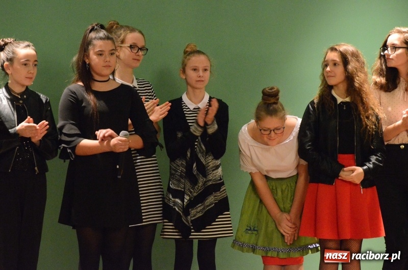 Zdjęcie w galerii na portalu naszraciborz.pl: Koncert Jesienny w wykonaniu wokalistów Studia Muzyki, Piosenki i Teatru ARS  wiadomości z regionu