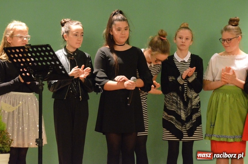 Zdjęcie w galerii na portalu naszraciborz.pl: Koncert Jesienny w wykonaniu wokalistów Studia Muzyki, Piosenki i Teatru ARS  wiadomości z regionu