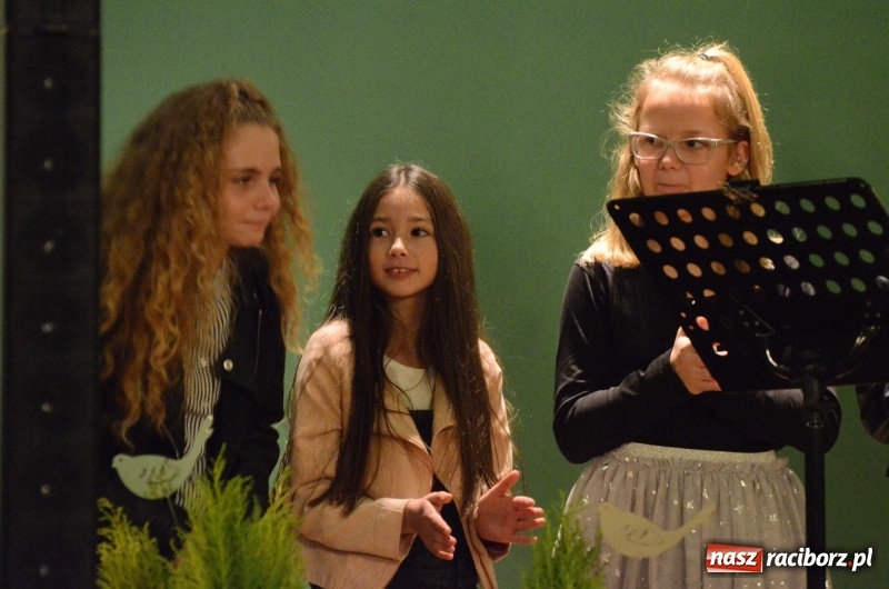 Zdjęcie w galerii na portalu naszraciborz.pl: Koncert Jesienny w wykonaniu wokalistów Studia Muzyki, Piosenki i Teatru ARS  wiadomości z regionu