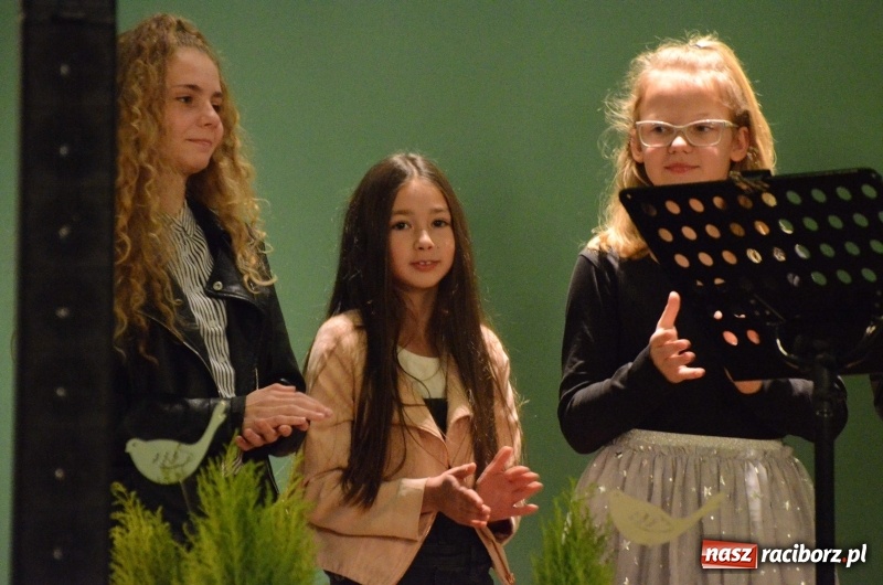 Zdjęcie w galerii na portalu naszraciborz.pl: Koncert Jesienny w wykonaniu wokalistów Studia Muzyki, Piosenki i Teatru ARS  wiadomości z regionu