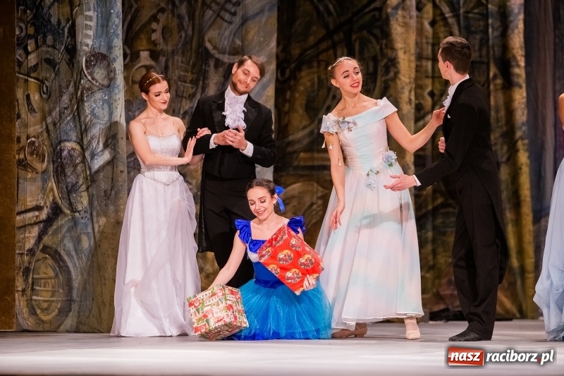 Zdjęcie w galerii na portalu naszraciborz.pl: Dziadek do orzechów w wykonaniu Royal Lviv Ballet w RCK wiadomości z regionu