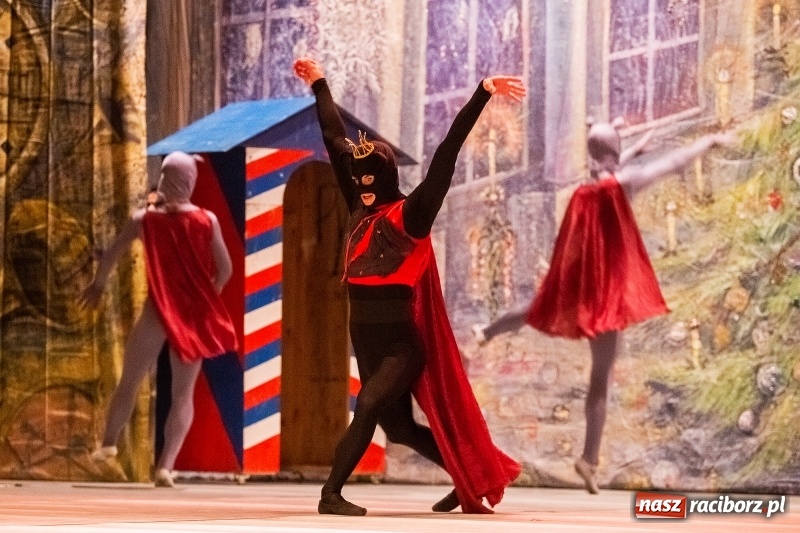 Zdjęcie w galerii na portalu naszraciborz.pl: Dziadek do orzechów w wykonaniu Royal Lviv Ballet w RCK wiadomości z regionu