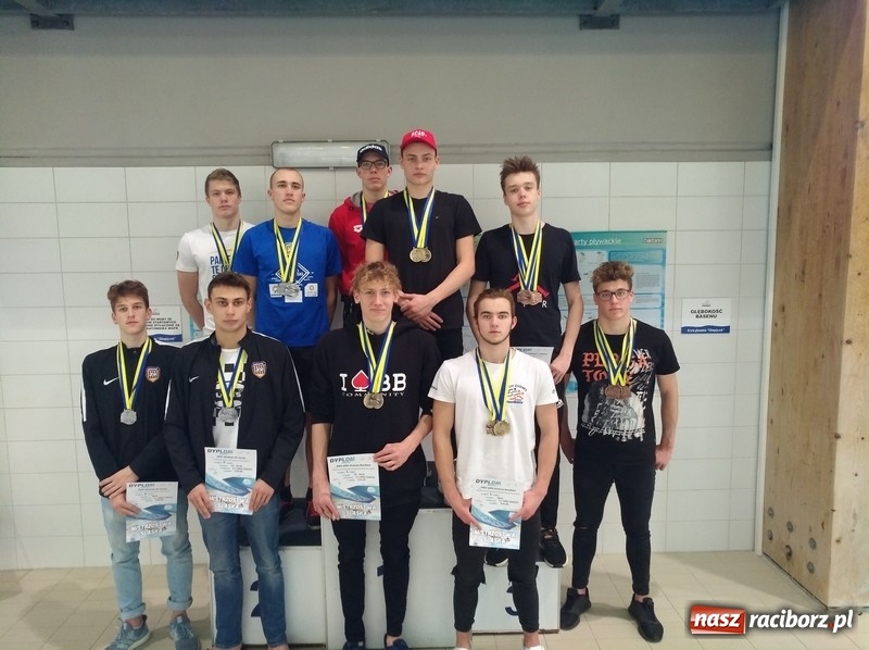 Zdjęcie w galerii na portalu naszraciborz.pl: Pływanie. 75 medali pływaków na Mistrzostwach Śląska wiadomości z regionu