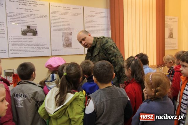 Zdjęcie w galerii na portalu naszraciborz.pl: Najmłodsi świętowali u pograniczników wiadomości z regionu