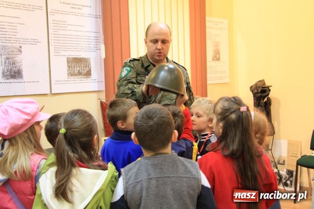 Zdjęcie w galerii na portalu naszraciborz.pl: Najmłodsi świętowali u pograniczników wiadomości z regionu