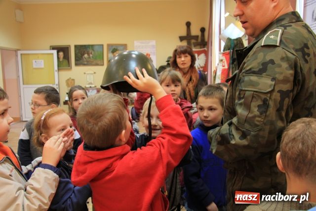 Zdjęcie w galerii na portalu naszraciborz.pl: Najmłodsi świętowali u pograniczników wiadomości z regionu