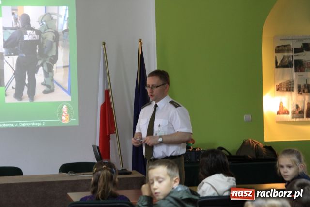 Zdjęcie w galerii na portalu naszraciborz.pl: Najmłodsi świętowali u pograniczników wiadomości z regionu