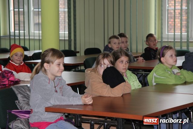 Zdjęcie w galerii na portalu naszraciborz.pl: Najmłodsi świętowali u pograniczników wiadomości z regionu