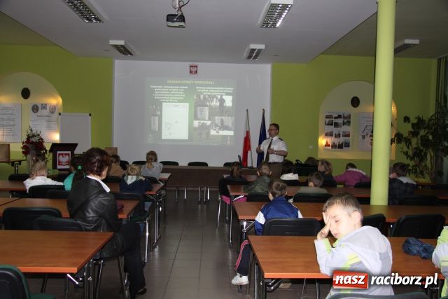 Zdjęcie w galerii na portalu naszraciborz.pl: Najmłodsi świętowali u pograniczników wiadomości z regionu