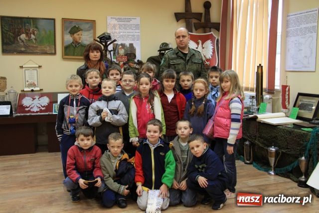 Zdjęcie w galerii na portalu naszraciborz.pl: Najmłodsi świętowali u pograniczników wiadomości z regionu