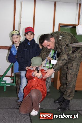 Zdjęcie w galerii na portalu naszraciborz.pl: Najmłodsi świętowali u pograniczników wiadomości z regionu