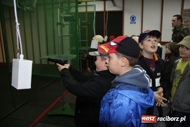 Zdjęcie w galerii na portalu naszraciborz.pl: Najmłodsi świętowali u pograniczników wiadomości z regionu