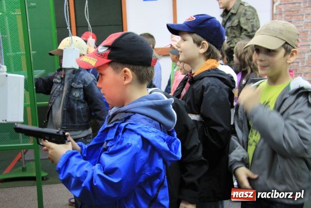 Zdjęcie w galerii na portalu naszraciborz.pl: Najmłodsi świętowali u pograniczników wiadomości z regionu