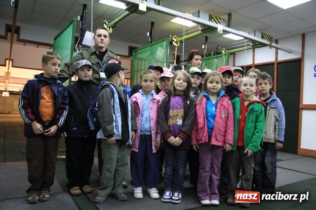 Zdjęcie w galerii na portalu naszraciborz.pl: Najmłodsi świętowali u pograniczników wiadomości z regionu