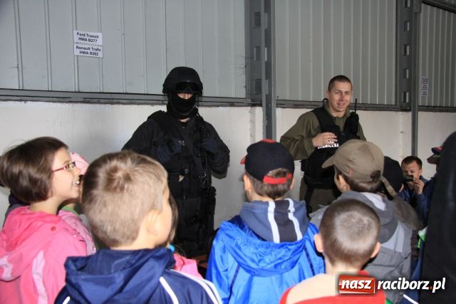 Zdjęcie w galerii na portalu naszraciborz.pl: Najmłodsi świętowali u pograniczników wiadomości z regionu