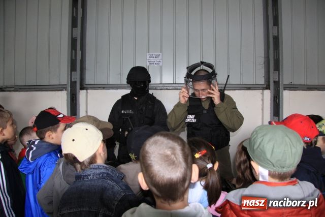 Zdjęcie w galerii na portalu naszraciborz.pl: Najmłodsi świętowali u pograniczników wiadomości z regionu