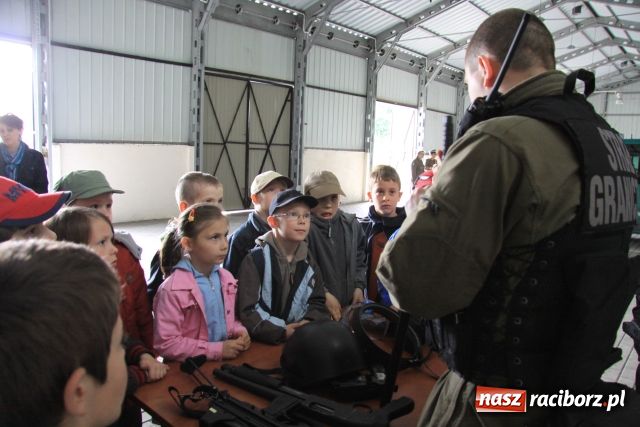 Zdjęcie w galerii na portalu naszraciborz.pl: Najmłodsi świętowali u pograniczników wiadomości z regionu