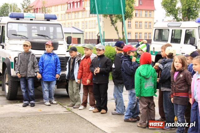 Zdjęcie w galerii na portalu naszraciborz.pl: Najmłodsi świętowali u pograniczników wiadomości z regionu