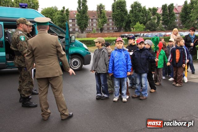 Zdjęcie w galerii na portalu naszraciborz.pl: Najmłodsi świętowali u pograniczników wiadomości z regionu