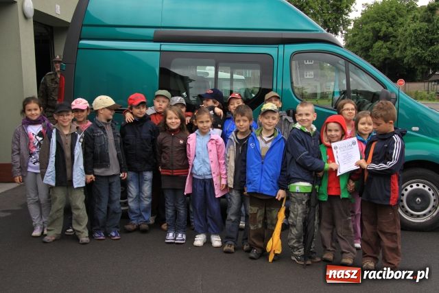 Zdjęcie w galerii na portalu naszraciborz.pl: Najmłodsi świętowali u pograniczników wiadomości z regionu