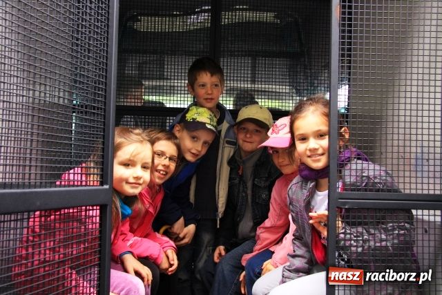 Zdjęcie w galerii na portalu naszraciborz.pl: Najmłodsi świętowali u pograniczników wiadomości z regionu