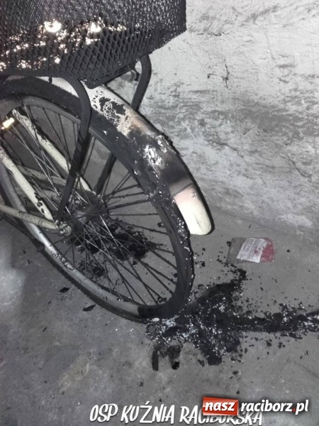 Zdjęcie w galerii na portalu naszraciborz.pl: Czujka uratowała życie. W Kuźni spłonął... rower  wiadomości z regionu