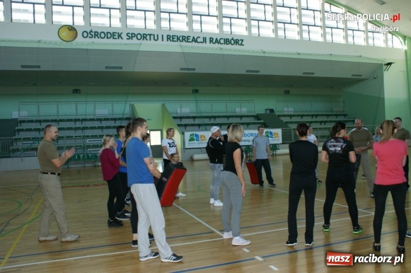 Zdjęcie w galerii na portalu naszraciborz.pl: Raciborski policjant jednym z instruktorów na Self Defense Expo wiadomości z regionu
