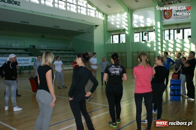 Zdjęcie w galerii na portalu naszraciborz.pl: Raciborski policjant jednym z instruktorów na Self Defense Expo wiadomości z regionu