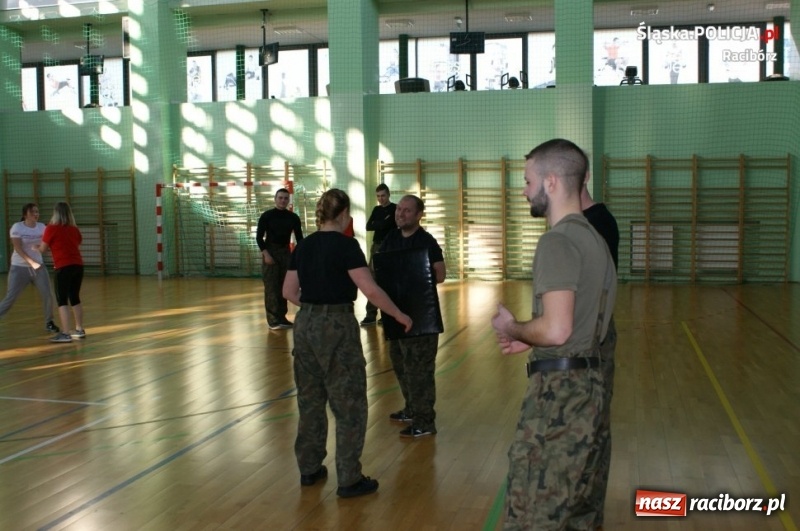 Zdjęcie w galerii na portalu naszraciborz.pl: Raciborski policjant jednym z instruktorów na Self Defense Expo wiadomości z regionu