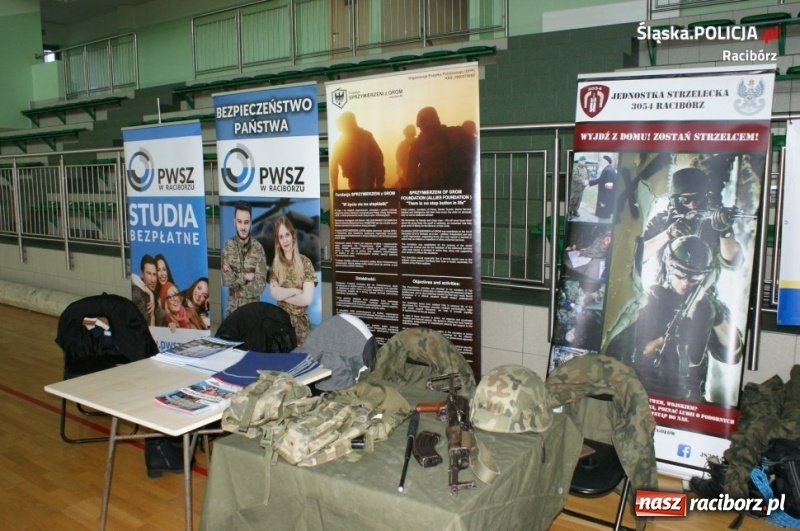Zdjęcie w galerii na portalu naszraciborz.pl: Raciborski policjant jednym z instruktorów na Self Defense Expo wiadomości z regionu