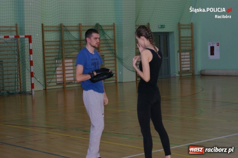 Zdjęcie w galerii na portalu naszraciborz.pl: Raciborski policjant jednym z instruktorów na Self Defense Expo wiadomości z regionu