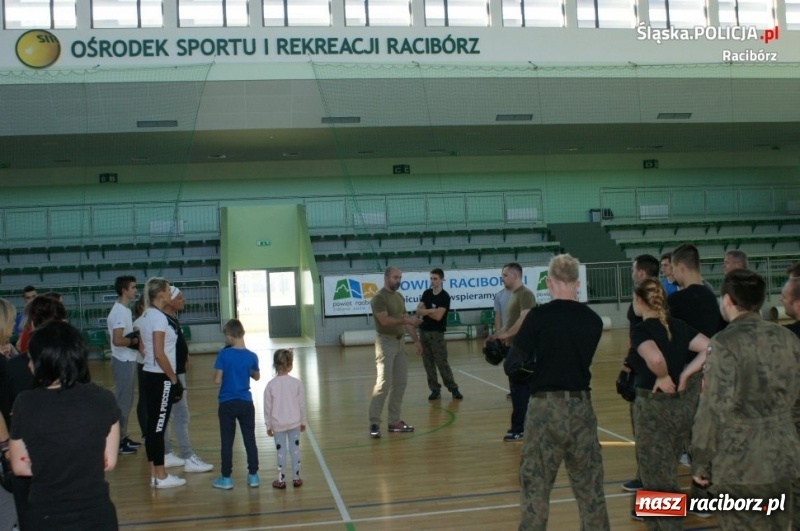 Zdjęcie w galerii na portalu naszraciborz.pl: Raciborski policjant jednym z instruktorów na Self Defense Expo wiadomości z regionu