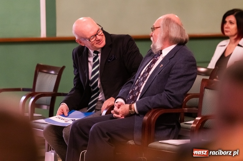Zdjęcie w galerii na portalu naszraciborz.pl: W Raciborzu dyskutowano o konstytucji dla nauki  wiadomości z regionu