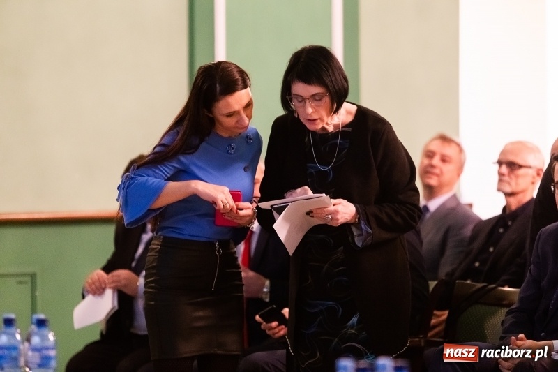 Zdjęcie w galerii na portalu naszraciborz.pl: W Raciborzu dyskutowano o konstytucji dla nauki  wiadomości z regionu