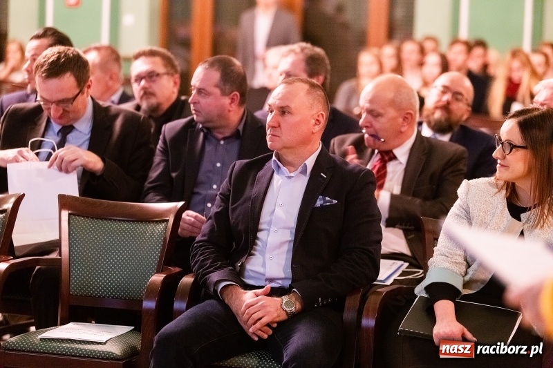 Zdjęcie w galerii na portalu naszraciborz.pl: W Raciborzu dyskutowano o konstytucji dla nauki  wiadomości z regionu