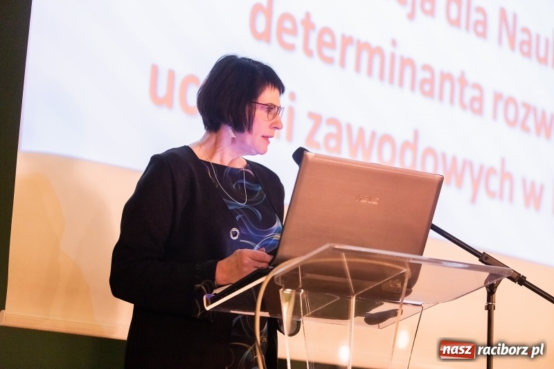 Zdjęcie w galerii na portalu naszraciborz.pl: W Raciborzu dyskutowano o konstytucji dla nauki  wiadomości z regionu