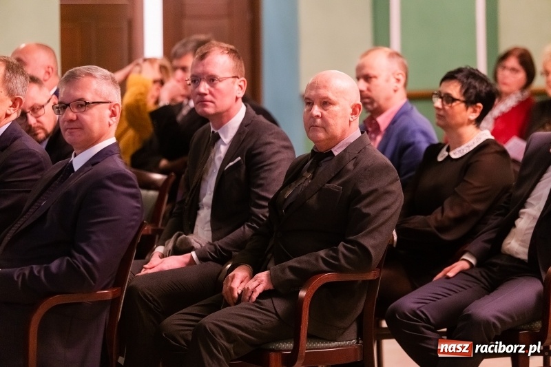 Zdjęcie w galerii na portalu naszraciborz.pl: W Raciborzu dyskutowano o konstytucji dla nauki  wiadomości z regionu