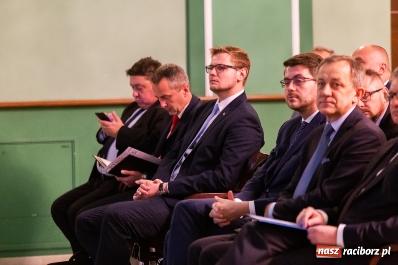 Zdjęcie w galerii na portalu naszraciborz.pl: W Raciborzu dyskutowano o konstytucji dla nauki  wiadomości z regionu