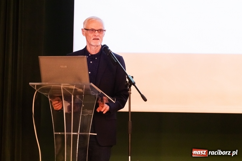 Zdjęcie w galerii na portalu naszraciborz.pl: W Raciborzu dyskutowano o konstytucji dla nauki  wiadomości z regionu