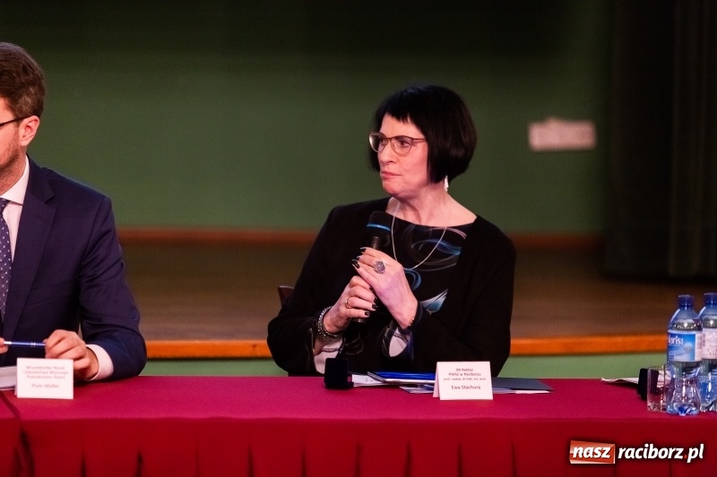 Zdjęcie w galerii na portalu naszraciborz.pl: W Raciborzu dyskutowano o konstytucji dla nauki  wiadomości z regionu