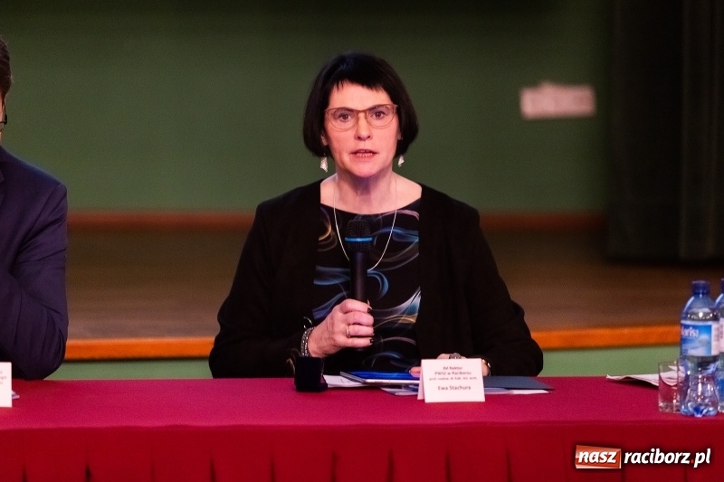 Zdjęcie w galerii na portalu naszraciborz.pl: W Raciborzu dyskutowano o konstytucji dla nauki  wiadomości z regionu