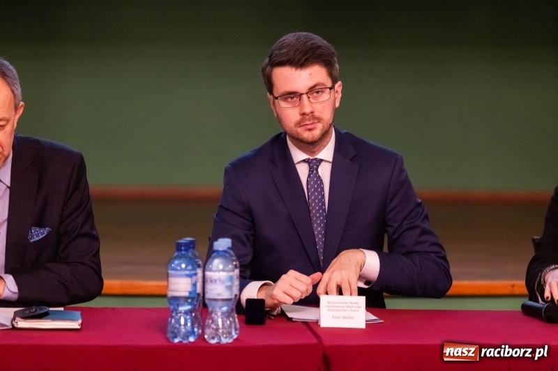 Zdjęcie w galerii na portalu naszraciborz.pl: W Raciborzu dyskutowano o konstytucji dla nauki  wiadomości z regionu