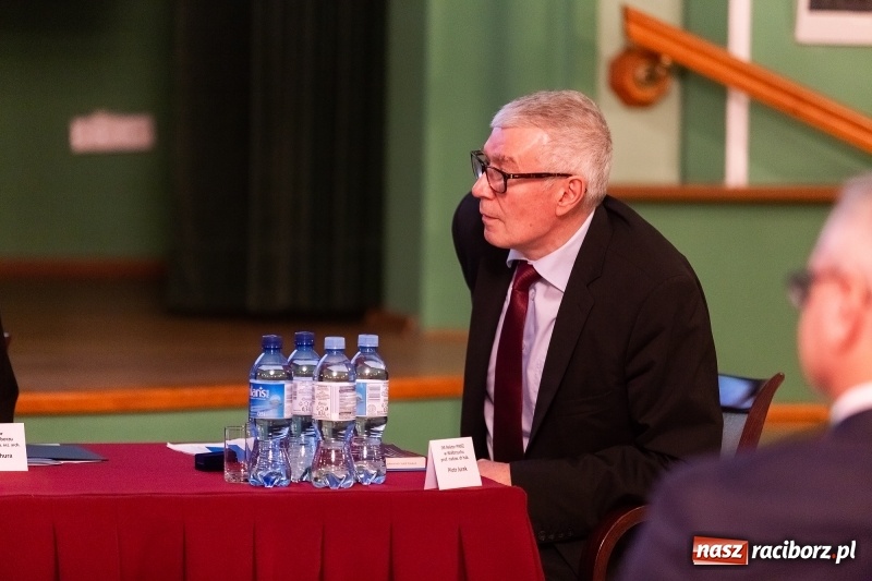 Zdjęcie w galerii na portalu naszraciborz.pl: W Raciborzu dyskutowano o konstytucji dla nauki  wiadomości z regionu