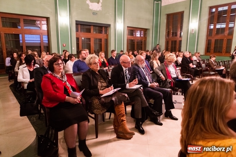 Zdjęcie w galerii na portalu naszraciborz.pl: W Raciborzu dyskutowano o konstytucji dla nauki  wiadomości z regionu